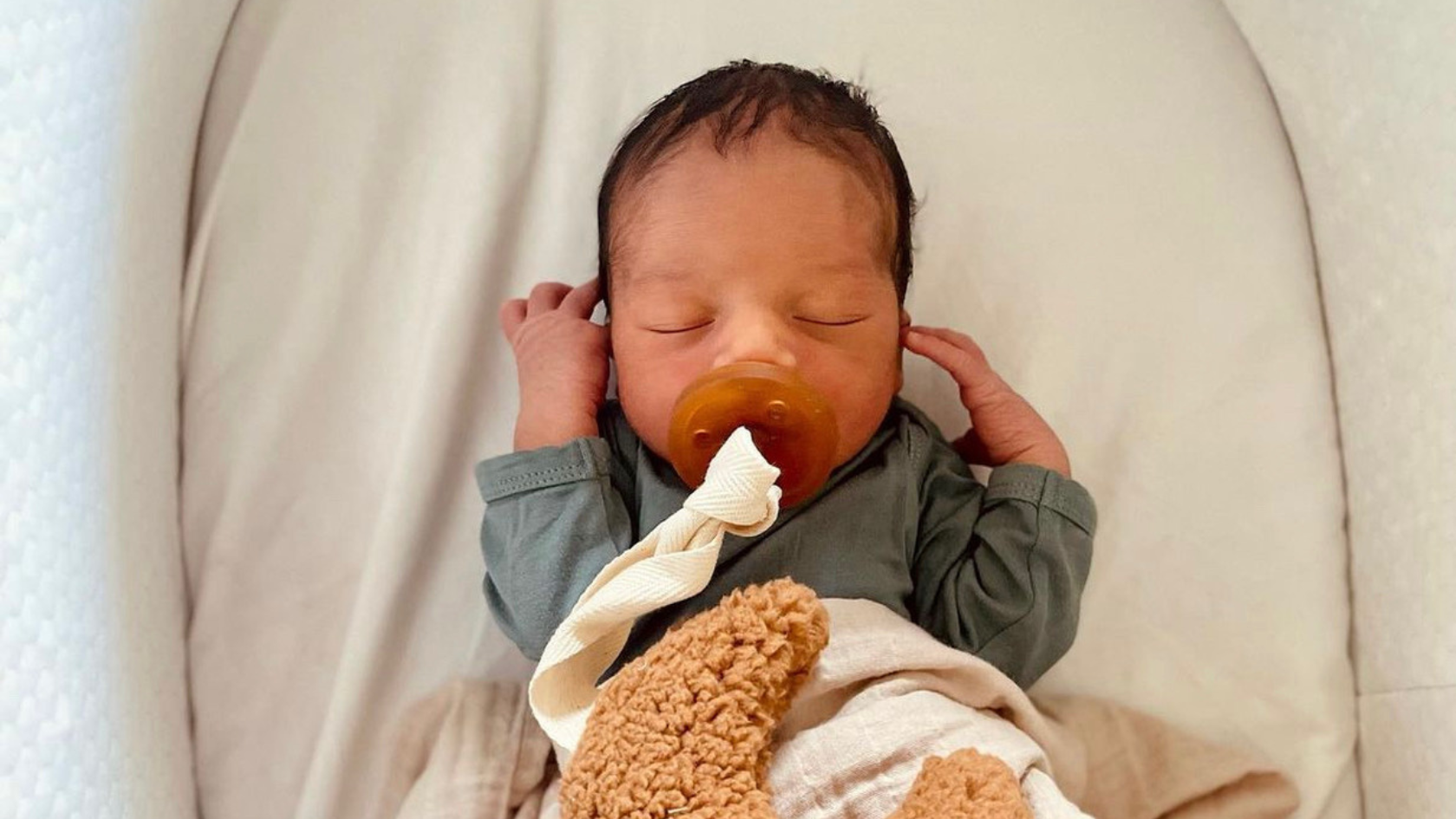 Safe for newborn sales to sleep with pacifier