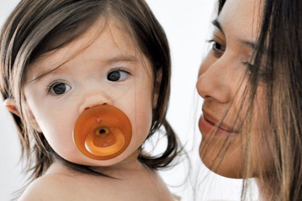 Natural parenting - Natural Rubber Pacifier