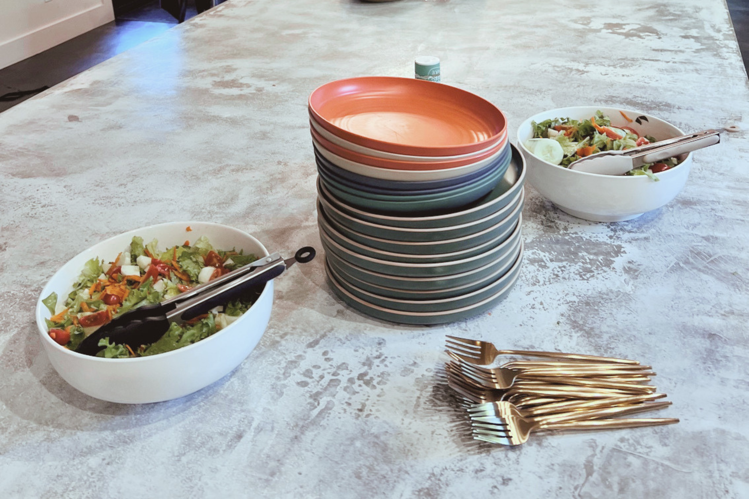 The “Buffet-Style” Travel Food Hack That Keeps Moms Sane (and Everyone Fed)